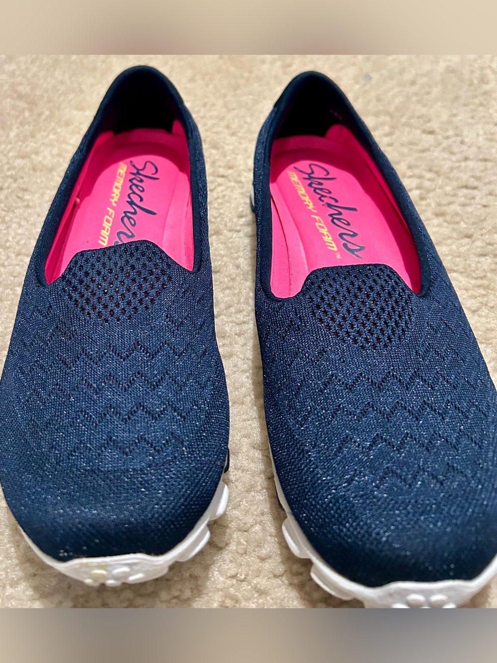 Skechers Women’s Navy Slip-On Memory Foam Sneakers New without tags, size 9